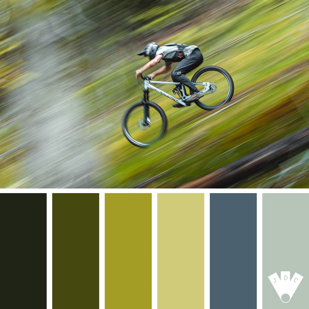 Color palette à partir d'une photo d'une personne qui fait du vtt freeride par le photographe Batiste Nosjean.