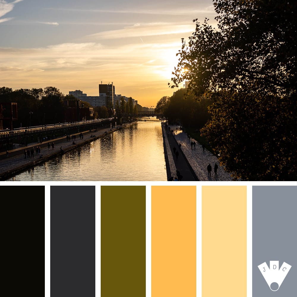 Color palette à partir d'une photo du canal de l'ourcq au coucher du soleil par la photographe Callistta Photographie