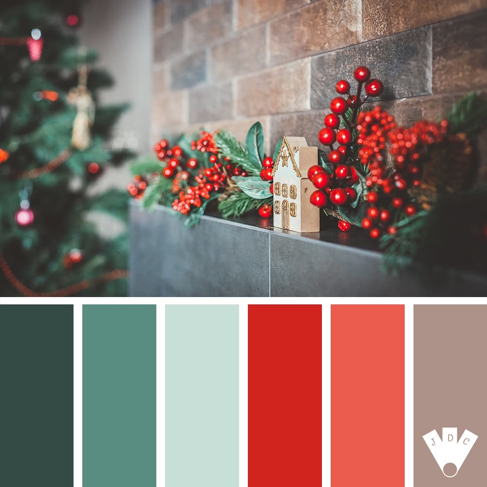 Color palette dans les tons rouge et vert.