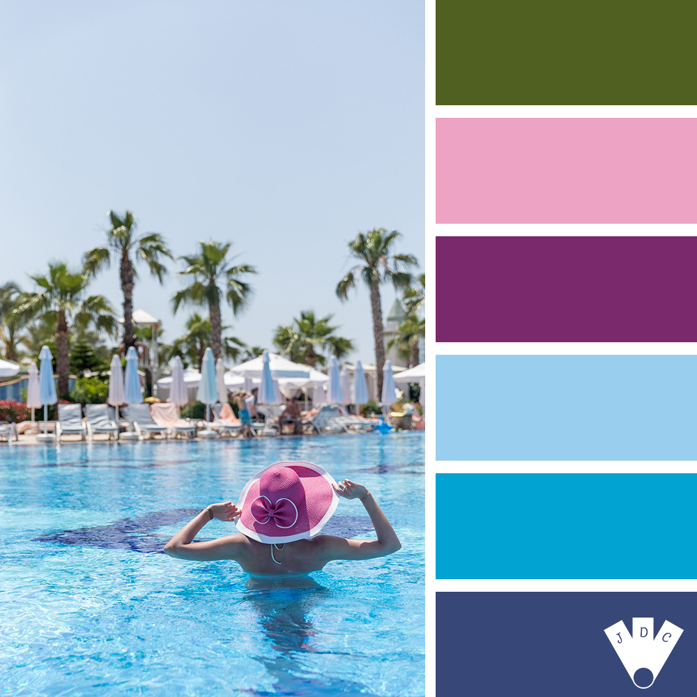 color palette d'une jeune femme avec un chapeau rose dans une piscine.