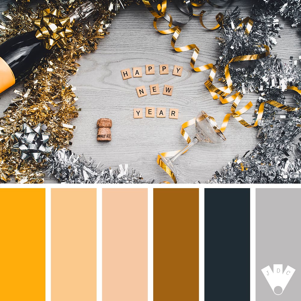 Color palette à partir d'une photo d'une bouteille de champagne, de guirlande et de mot en scrabble "happy new year" accompagné d'un verre à vin transparent.