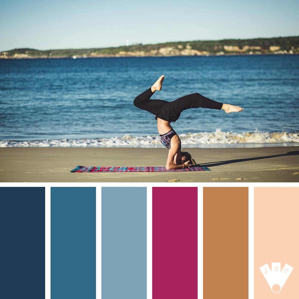 Color palette d'une photo d'une personne faisant du Yoga.