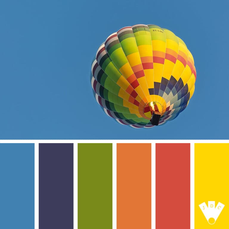 Palette de couleurs inspirée d'une montgolfière multicolore dans un ciel bleu dégagé